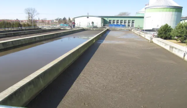 Nádrže čistírny odpadních vod – bakteriální přípravek AquaClean ACF-32