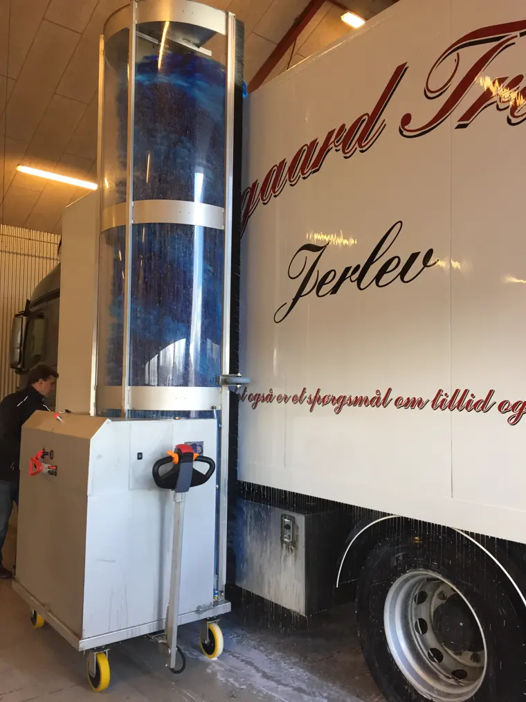 Mobilní mycí stroj SIDE RUNNER