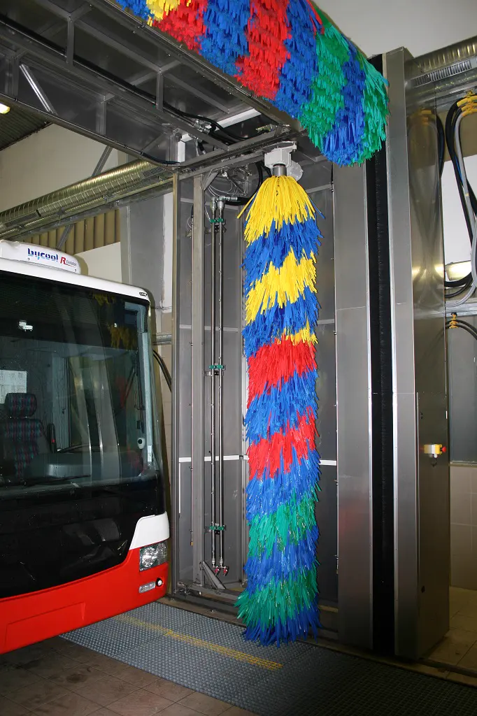 Mytí autobusu na nákladní lince EUROWASH 4200
