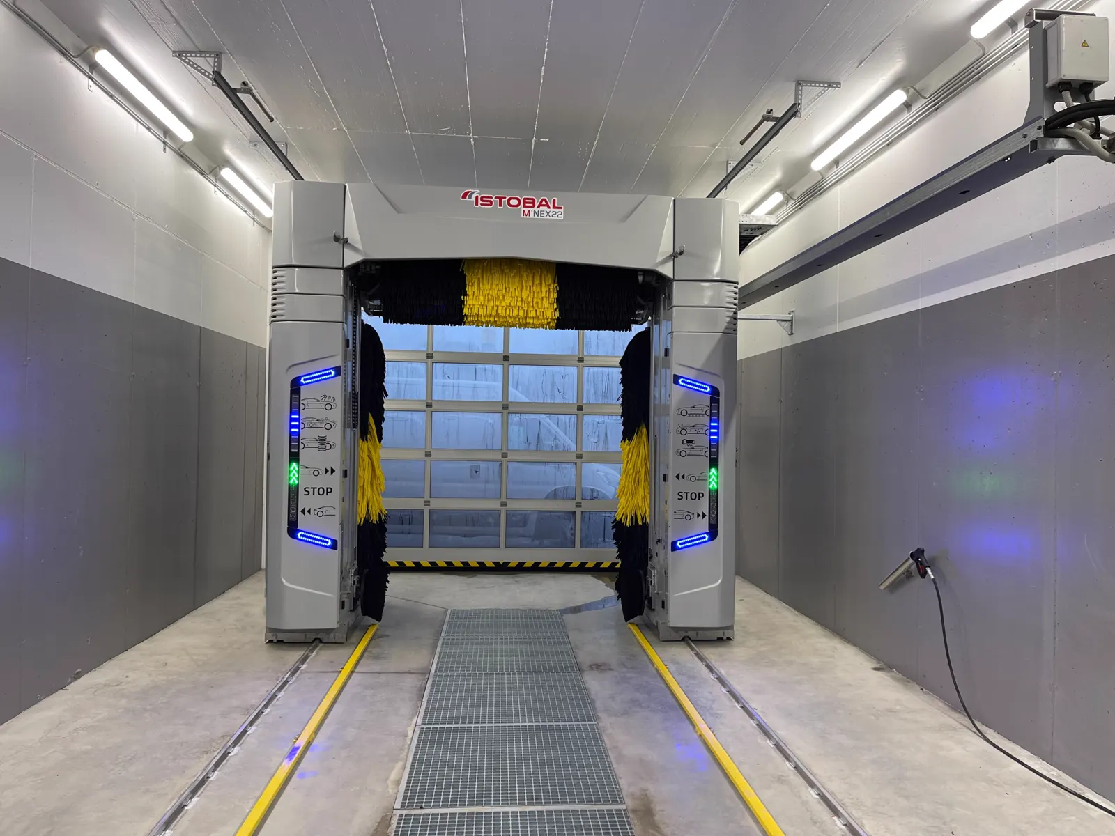 Portálová mycí linka ISTOBAL M’NEX22 – předchozí generace, naše instalace v mycí hale