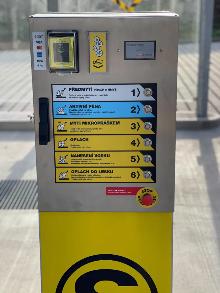 Ovládací panel samoobslužného mycího boxu
